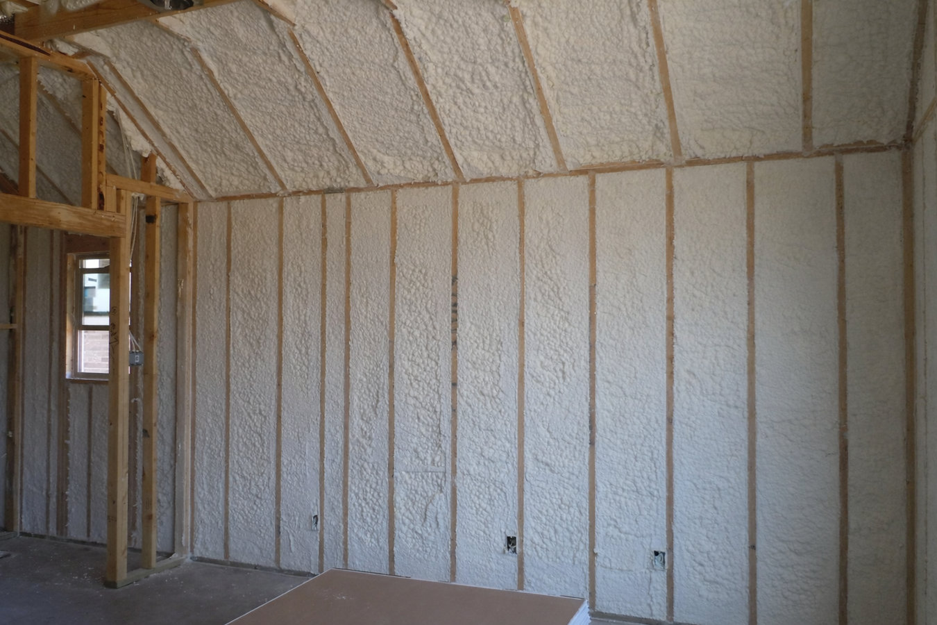 Closed-cell foam insulation